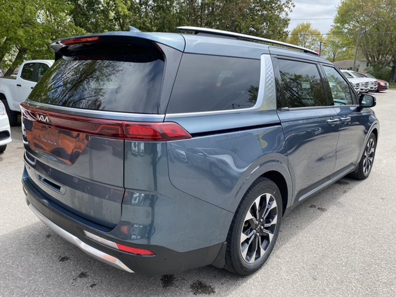 2022 Kia Carnival EX FWD Photo