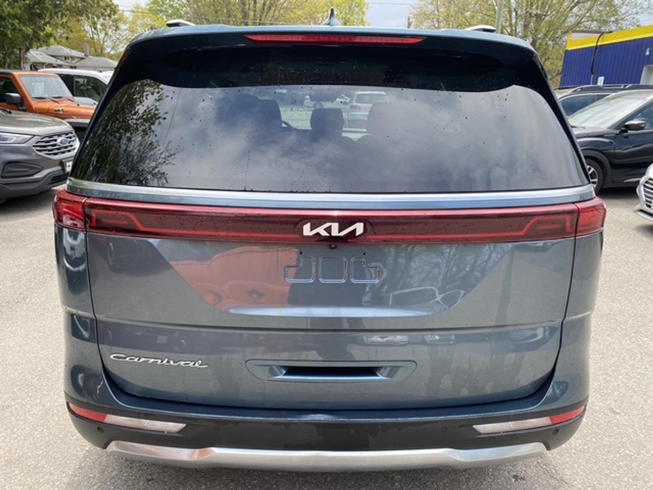 2022 Kia Carnival EX FWD Photo