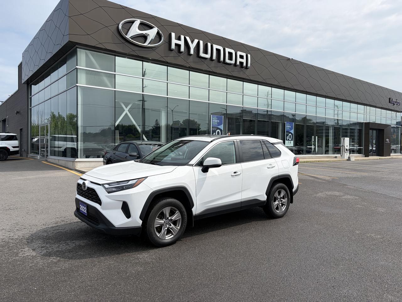 2022 Toyota RAV4 XLE AWD Photo