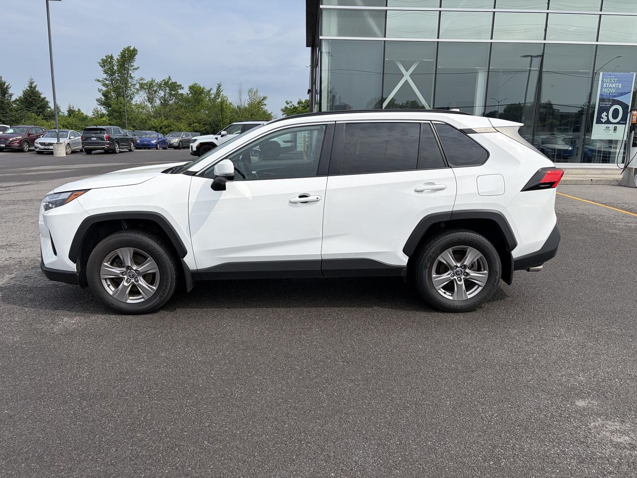 2022 Toyota RAV4 XLE AWD Photo