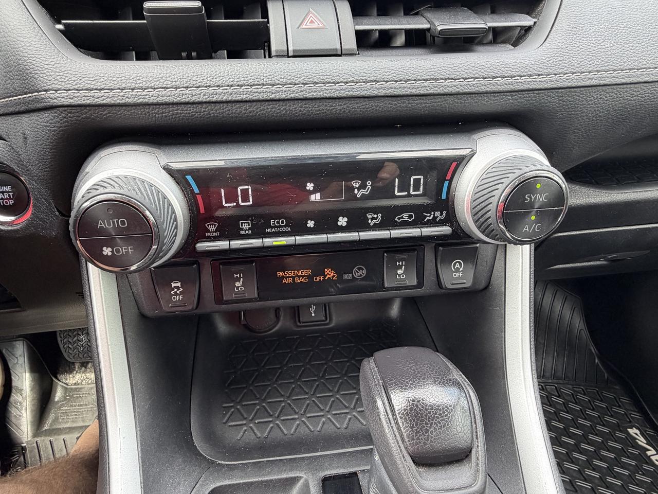 2022 Toyota RAV4 XLE AWD Photo