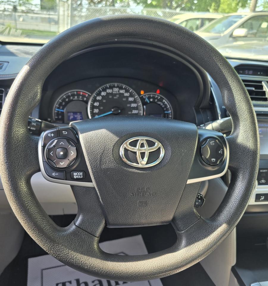 2014 Toyota Camry LE Photo
