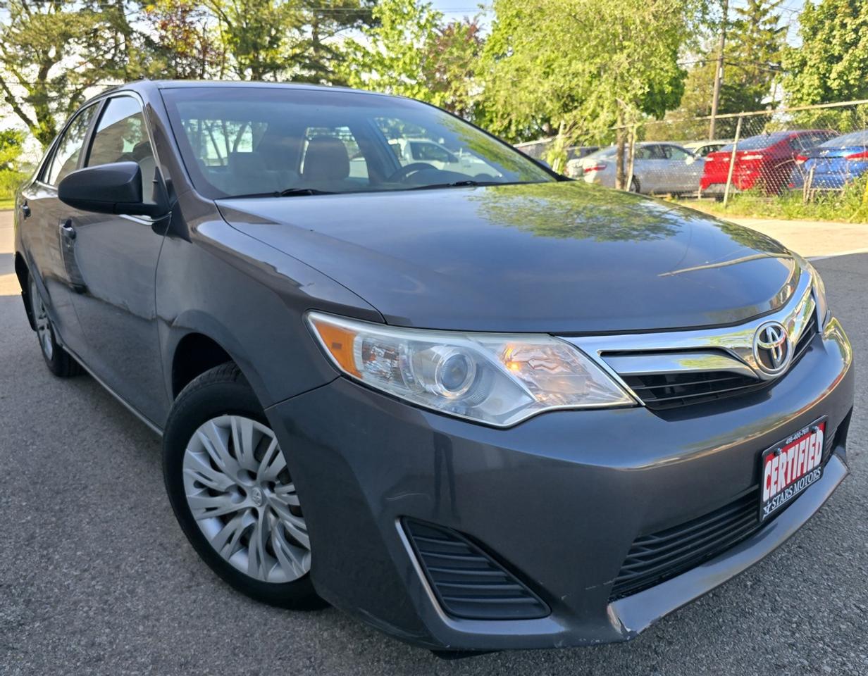 2014 Toyota Camry LE Photo2
