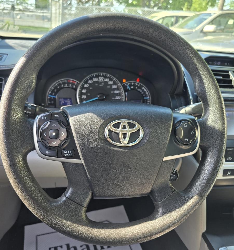 2014 Toyota Camry LE Photo