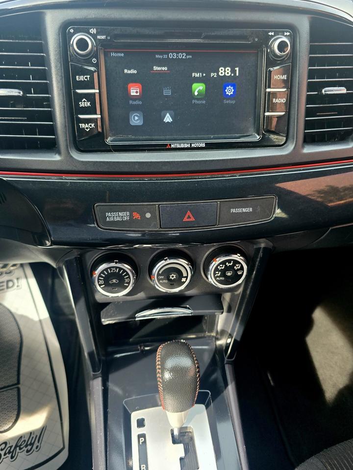 2017 Mitsubishi Lancer ES Photo