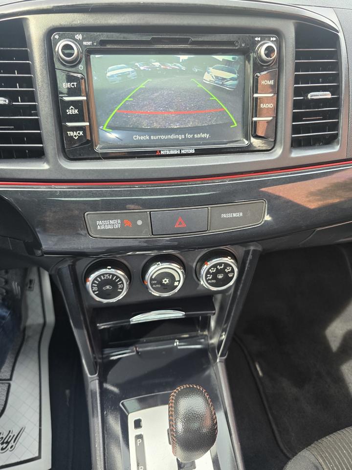 2017 Mitsubishi Lancer ES Photo