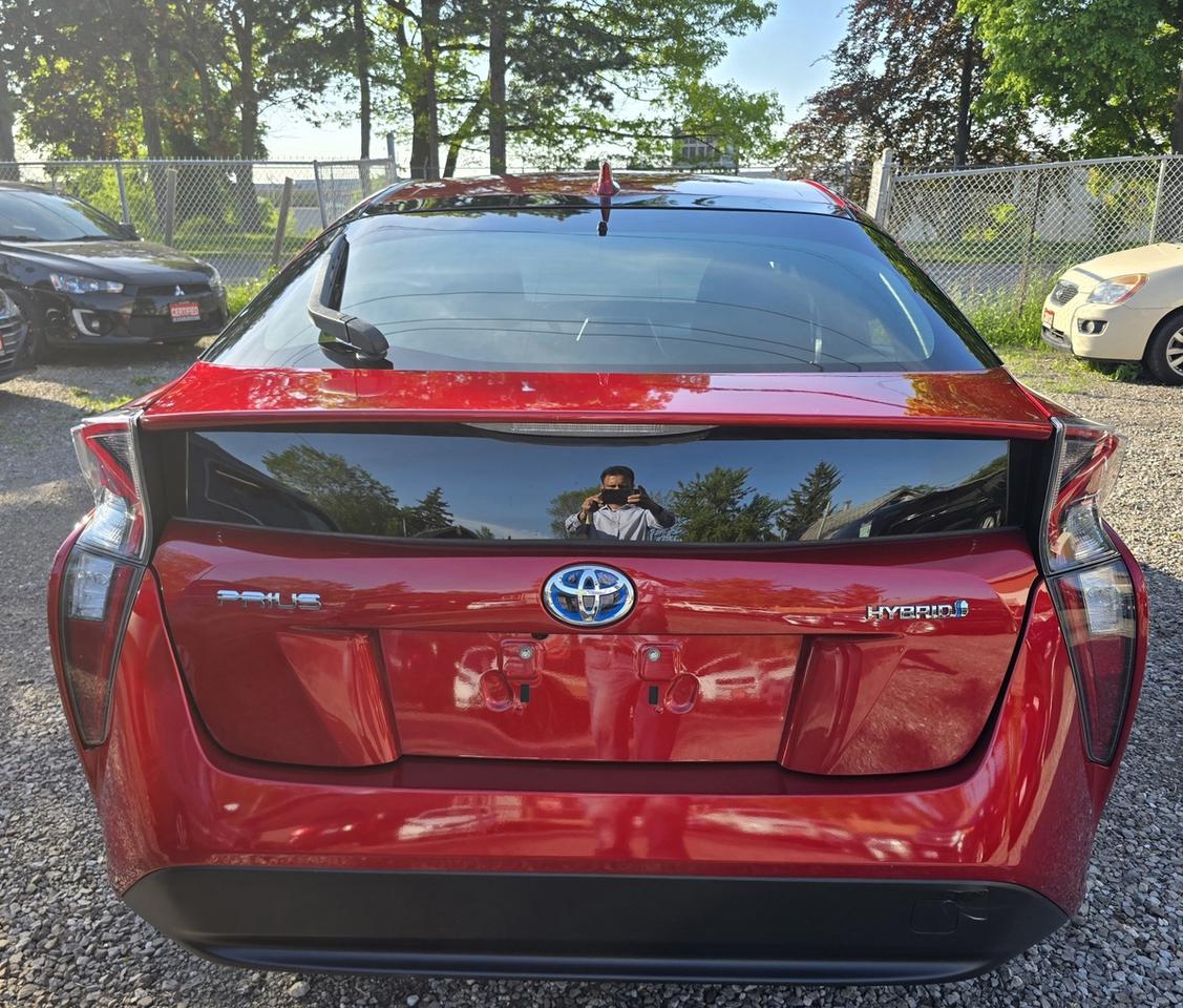 2016 Toyota Prius Hybrid Photo4