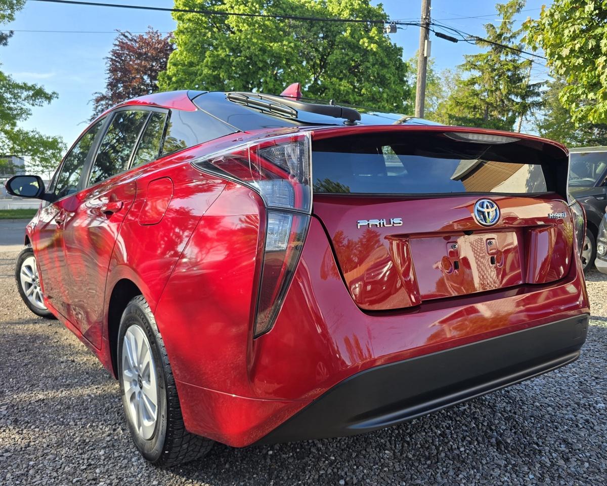 2016 Toyota Prius Hybrid Photo3