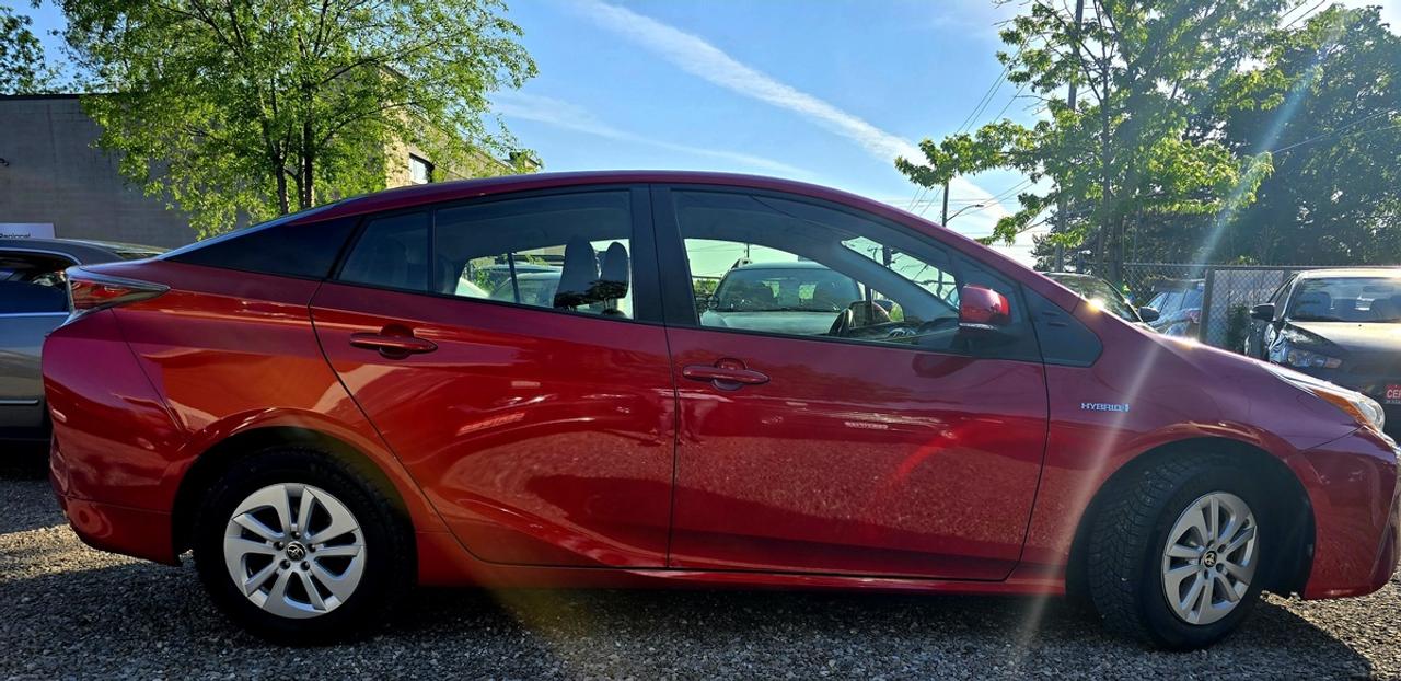2016 Toyota Prius Hybrid Photo