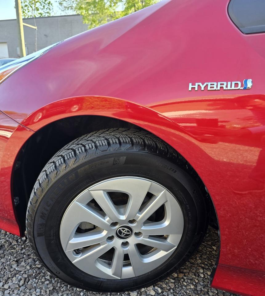 2016 Toyota Prius Hybrid Photo