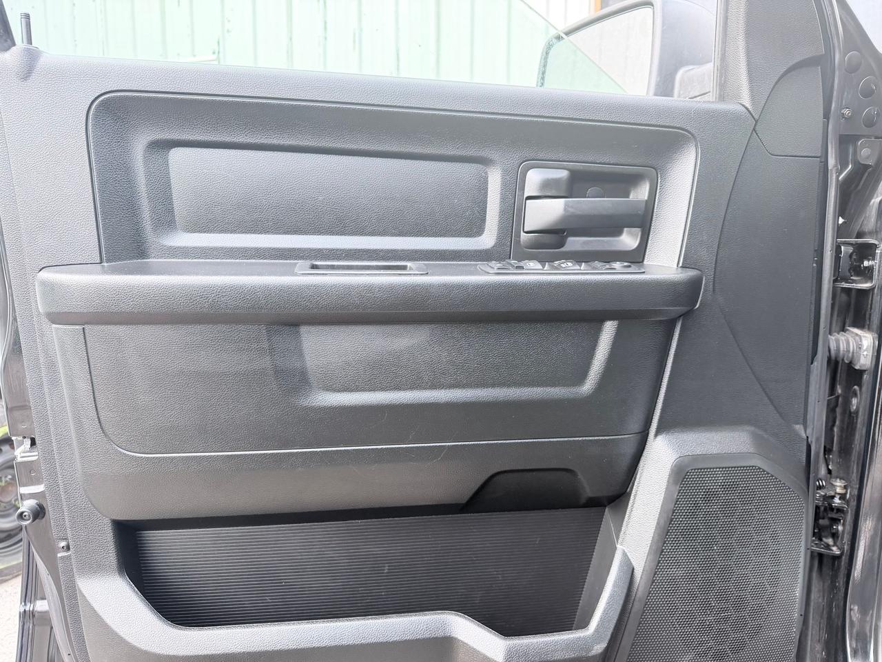 2020 RAM 1500 Classic Tradesman Crew Cab SHORT BED 4WD Photo