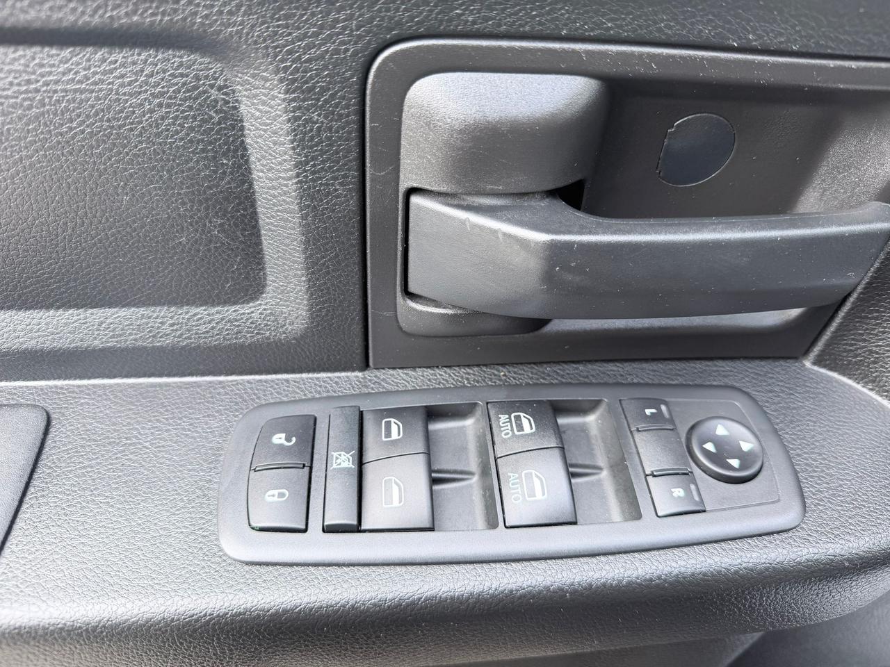 2020 RAM 1500 Classic Tradesman Crew Cab SHORT BED 4WD Photo