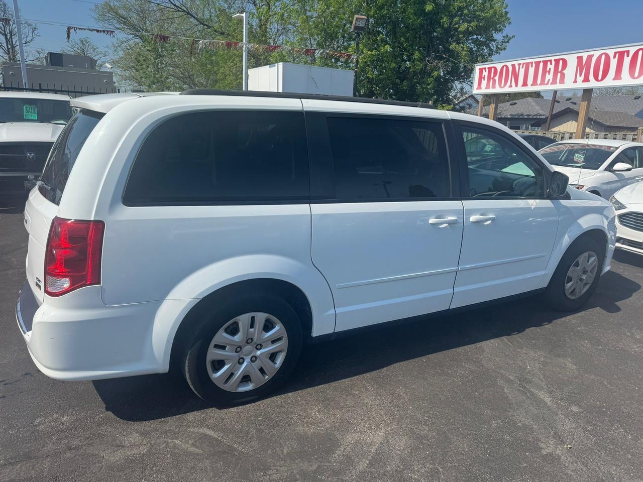 2017 Dodge Grand Caravan SE Photo