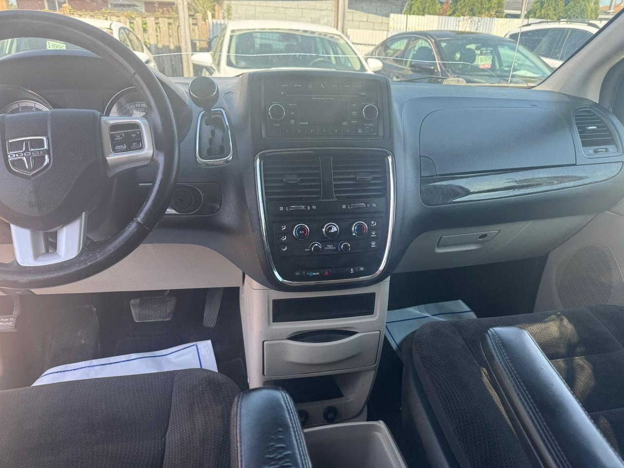 2017 Dodge Grand Caravan SE Photo