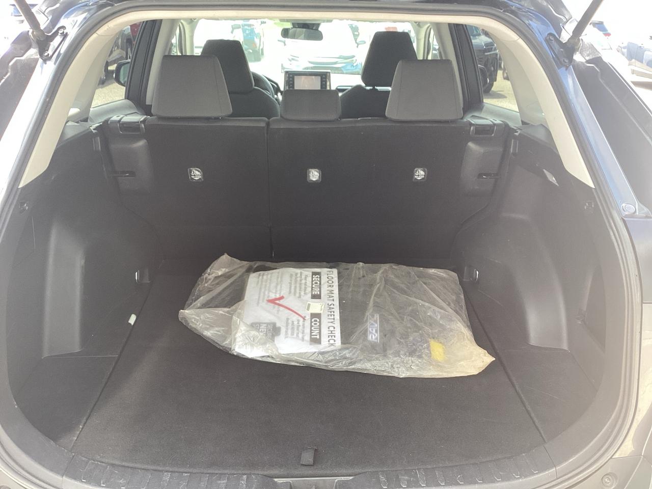 2021 Toyota RAV4 LE AWD Photo