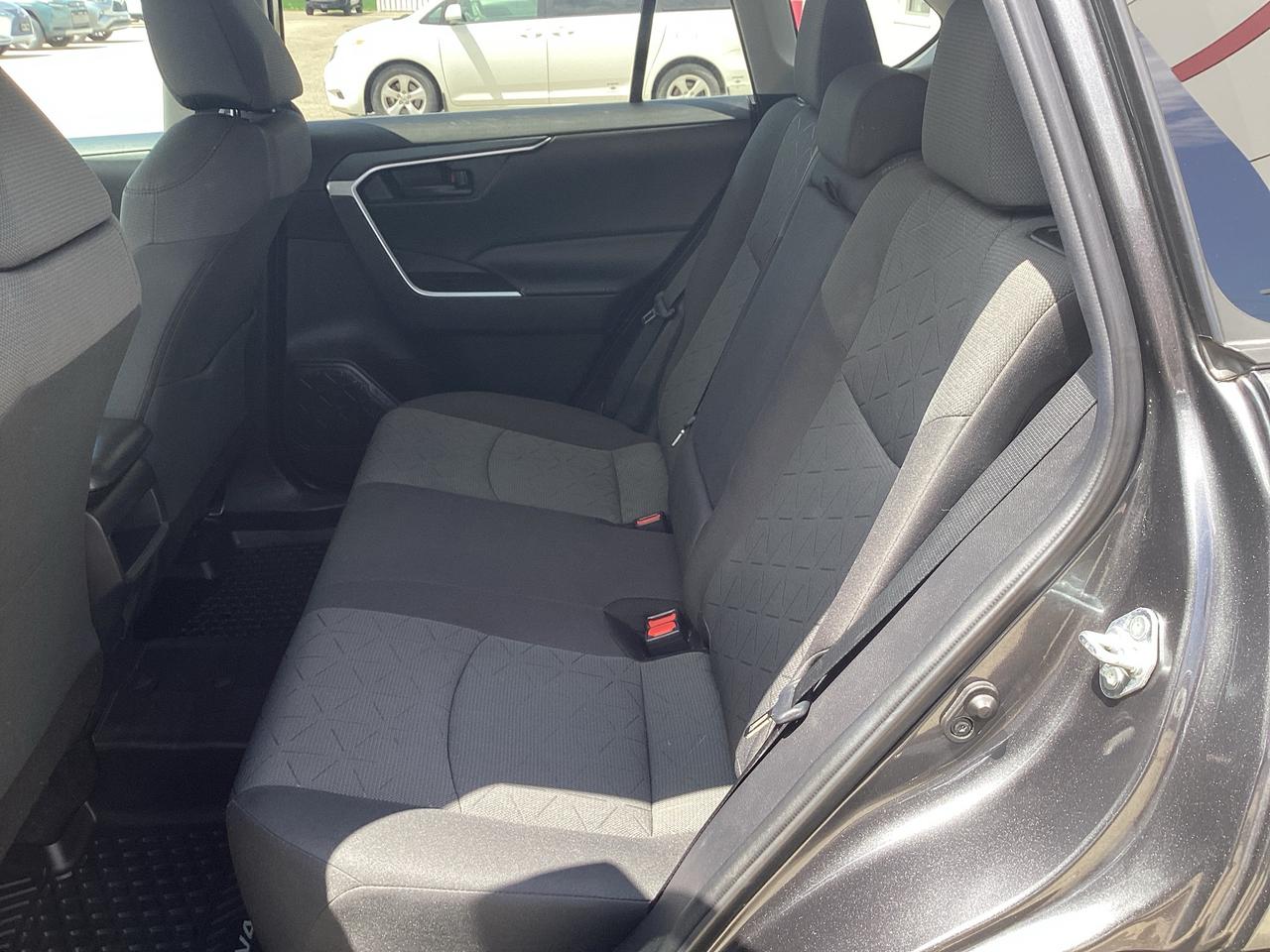 2021 Toyota RAV4 LE AWD Photo