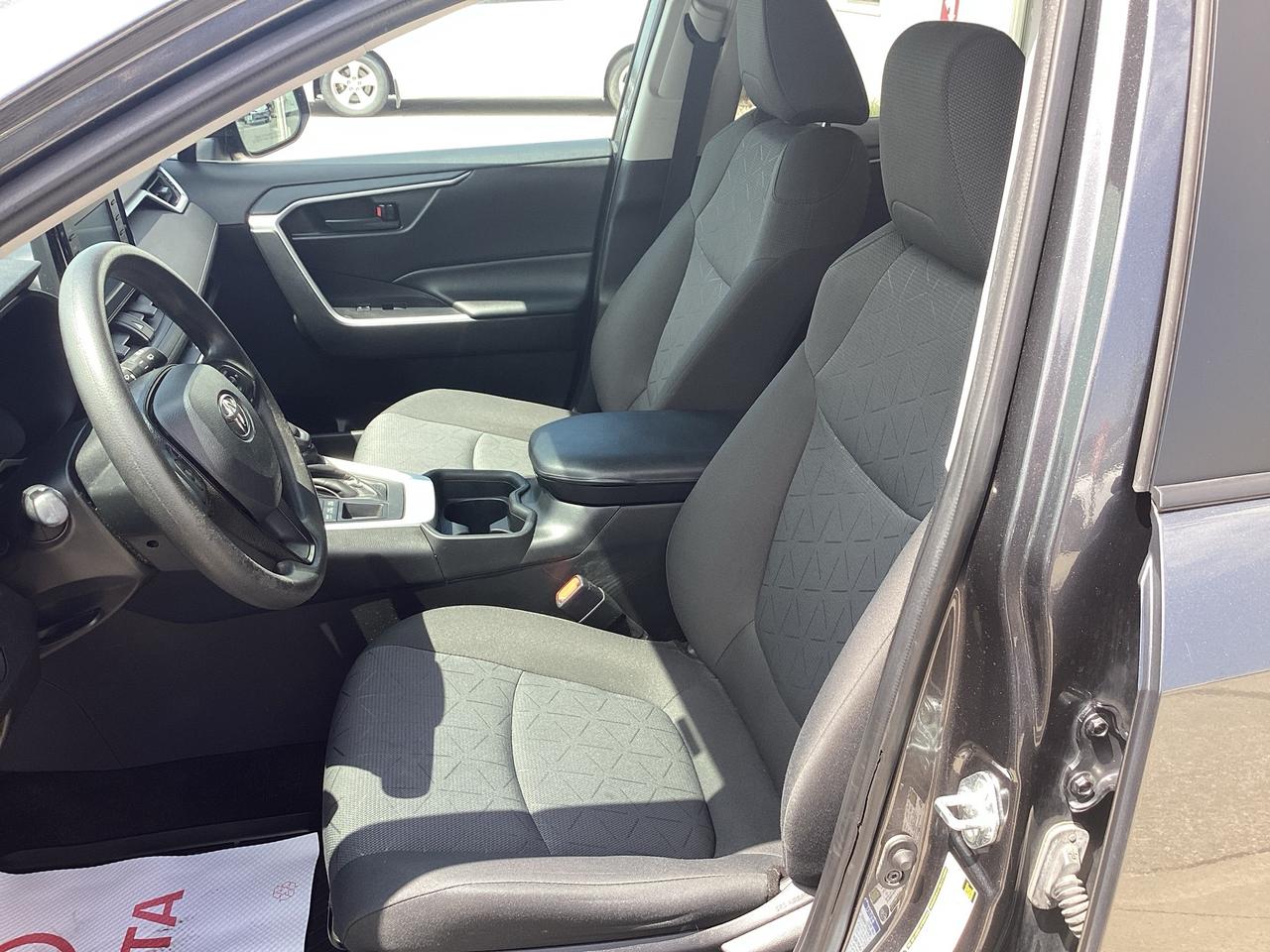2021 Toyota RAV4 LE AWD Photo
