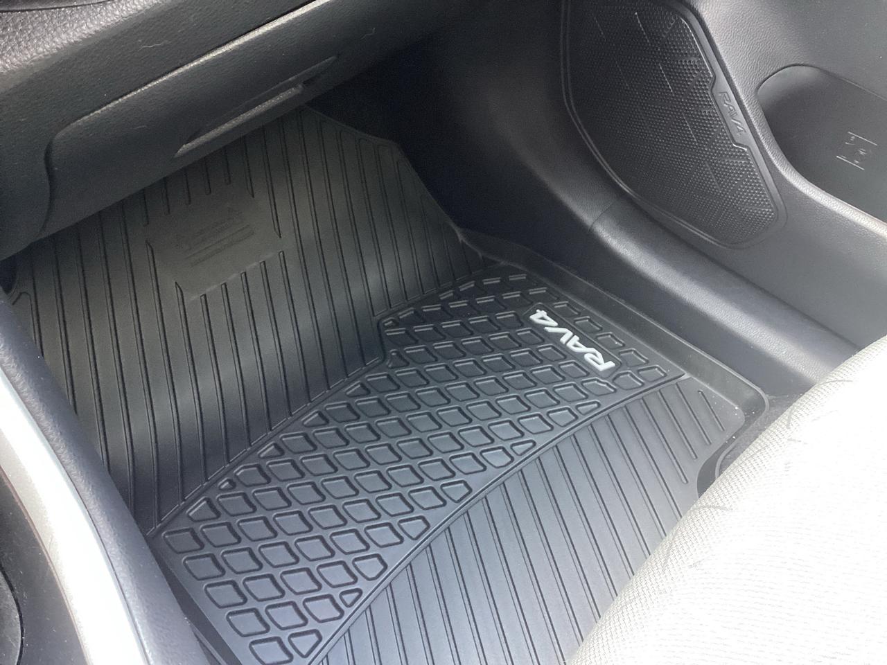 2021 Toyota RAV4 LE AWD Photo