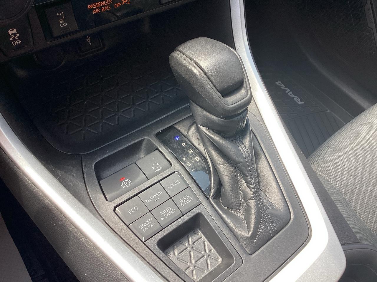 2021 Toyota RAV4 LE AWD Photo