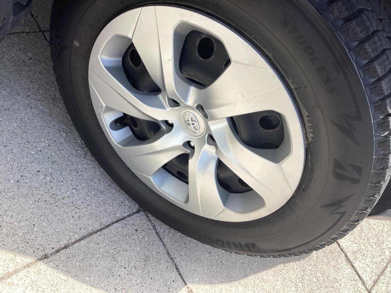 2021 Toyota RAV4 LE AWD Photo