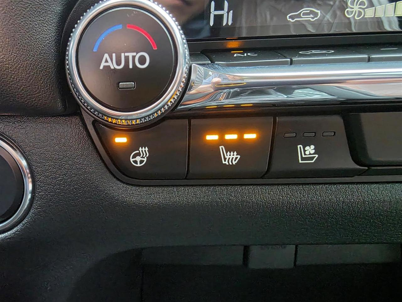 2025 Mazda CX-50 CPO 3.95% LOW LOW KM MERIDIAN EDITION Photo