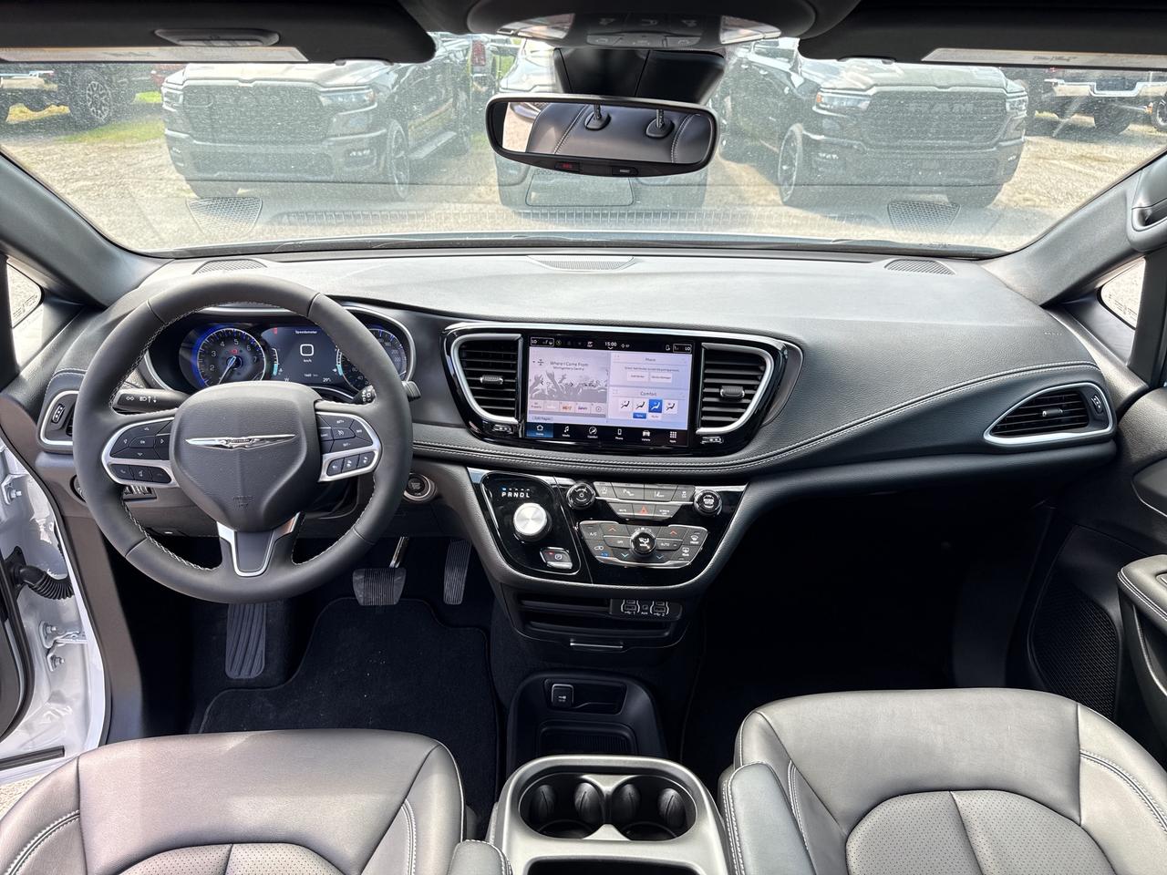 2025 Chrysler Pacifica Select Photo