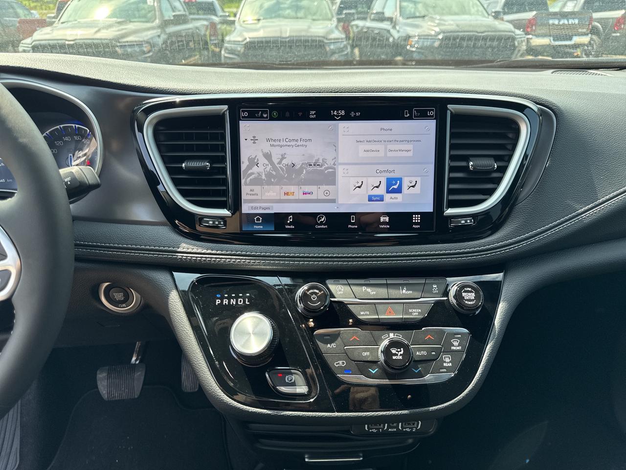 2025 Chrysler Pacifica Select Photo