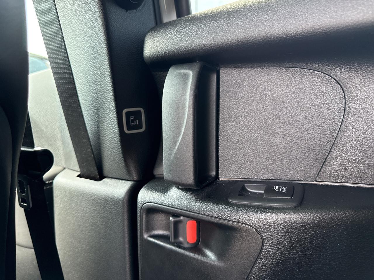 2025 Chrysler Pacifica Select Photo