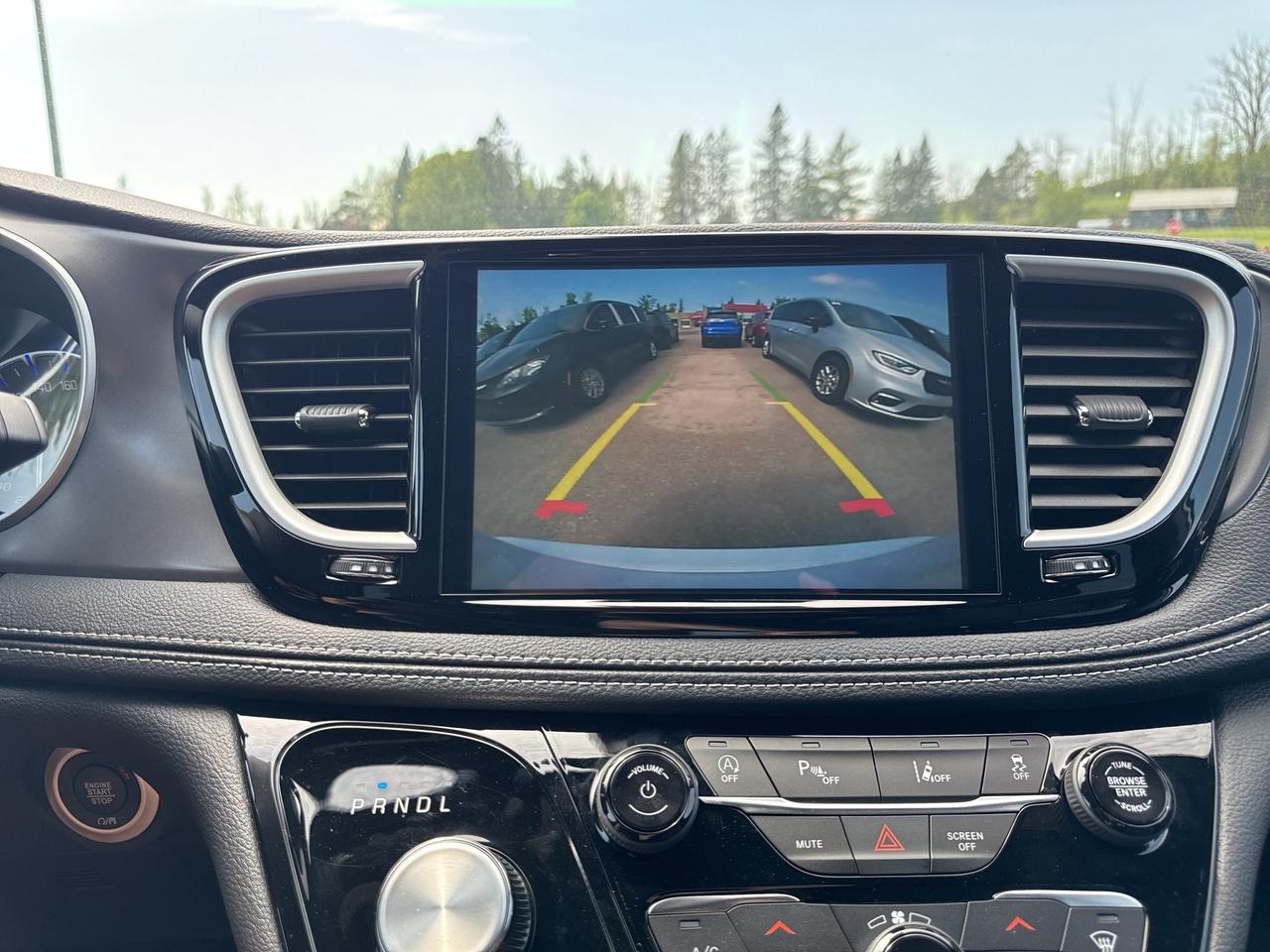 2025 Chrysler Pacifica Select Photo