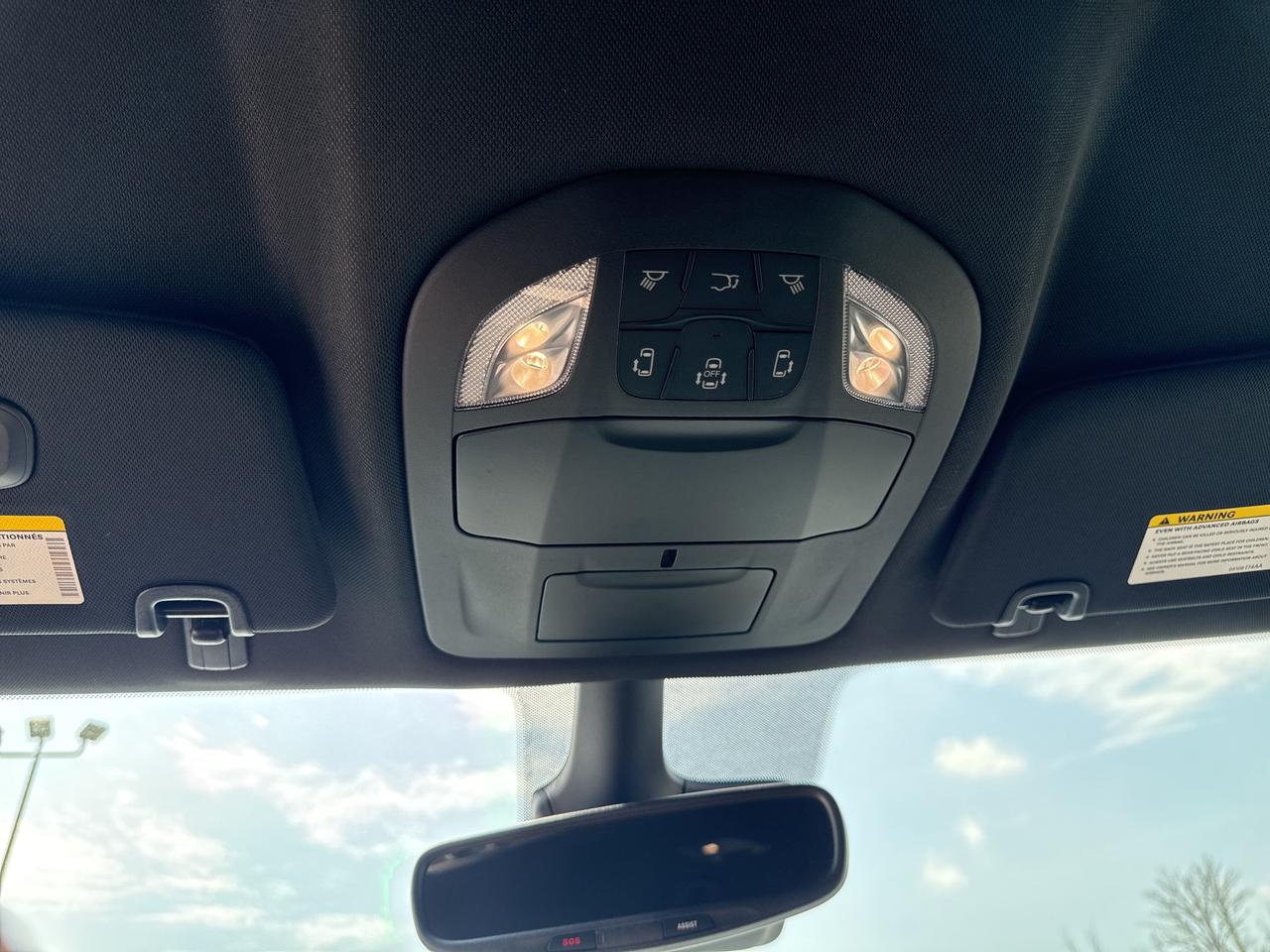 2025 Chrysler Pacifica Select Photo