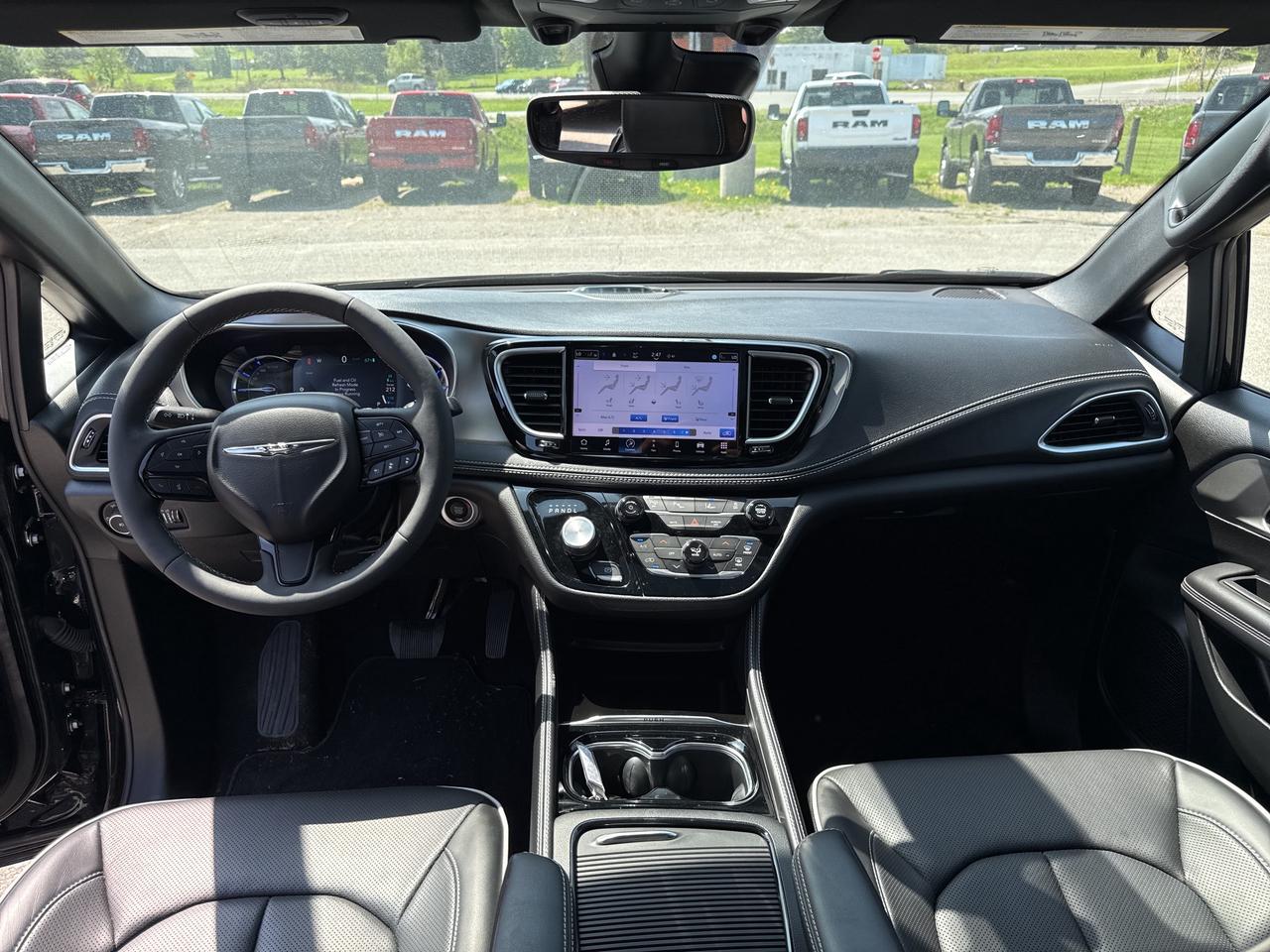 2024 Chrysler Pacifica Hybrid Premium S Appearance Photo4