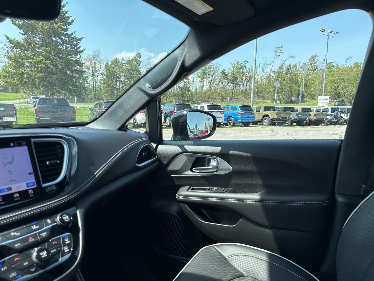 2024 Chrysler Pacifica Hybrid Premium S Appearance Photo