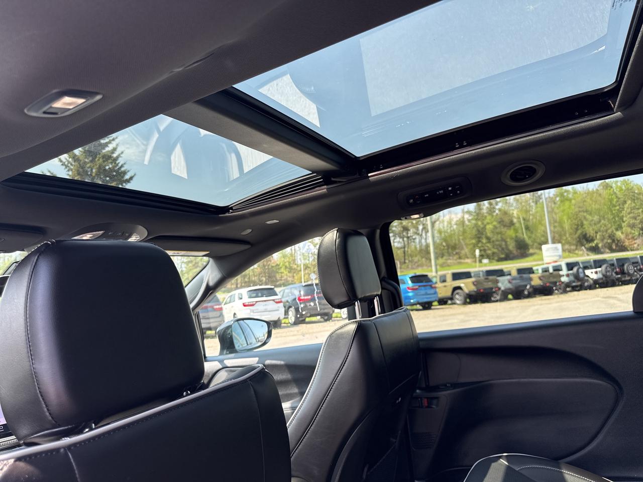 2024 Chrysler Pacifica Hybrid Premium S Appearance Photo