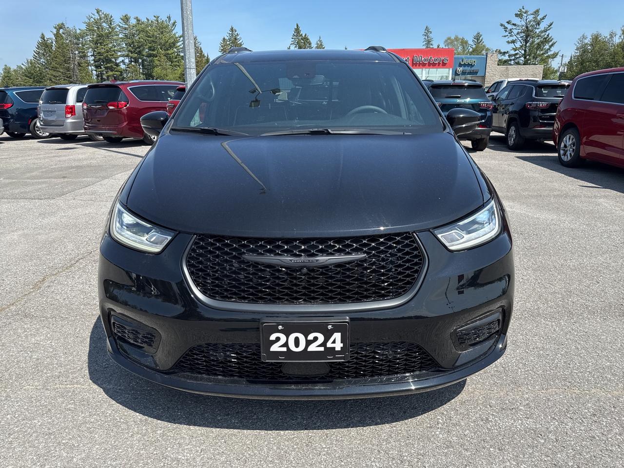 2024 Chrysler Pacifica Hybrid Premium S Appearance Photo