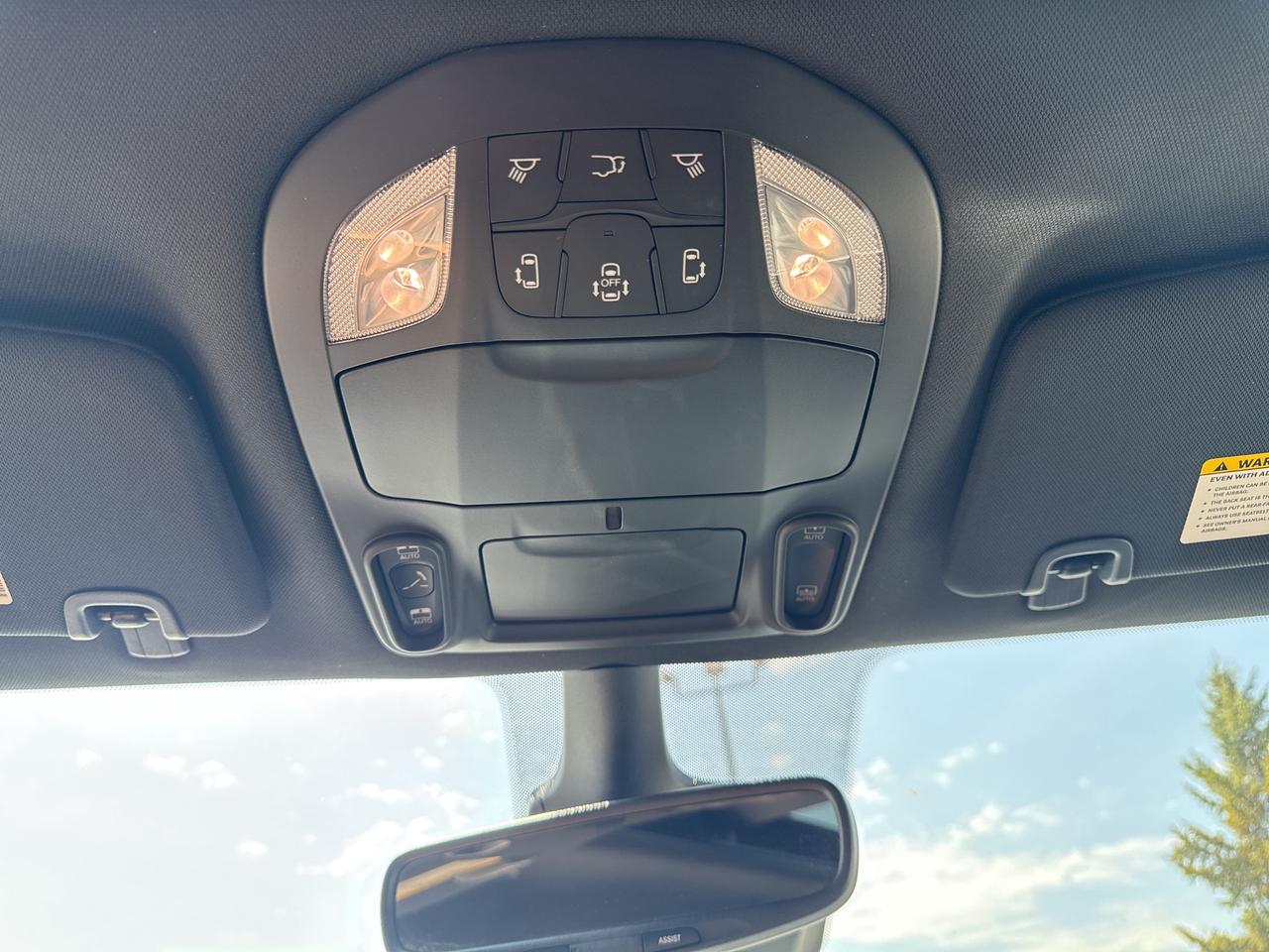 2024 Chrysler Pacifica Hybrid Premium S Appearance Photo