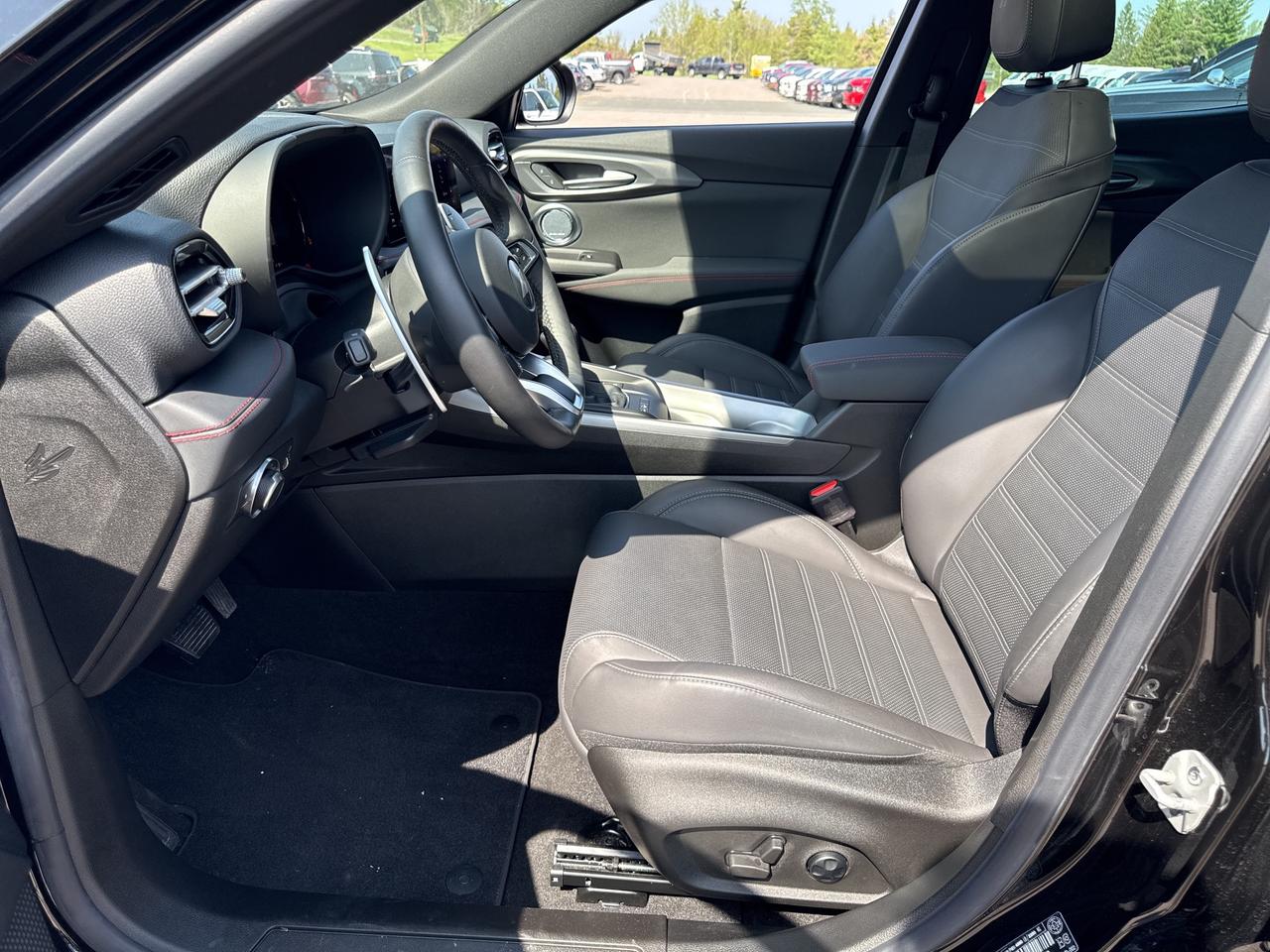 2024 Dodge Hornet R/T Plus -htd/vented seats - highway assist Photo