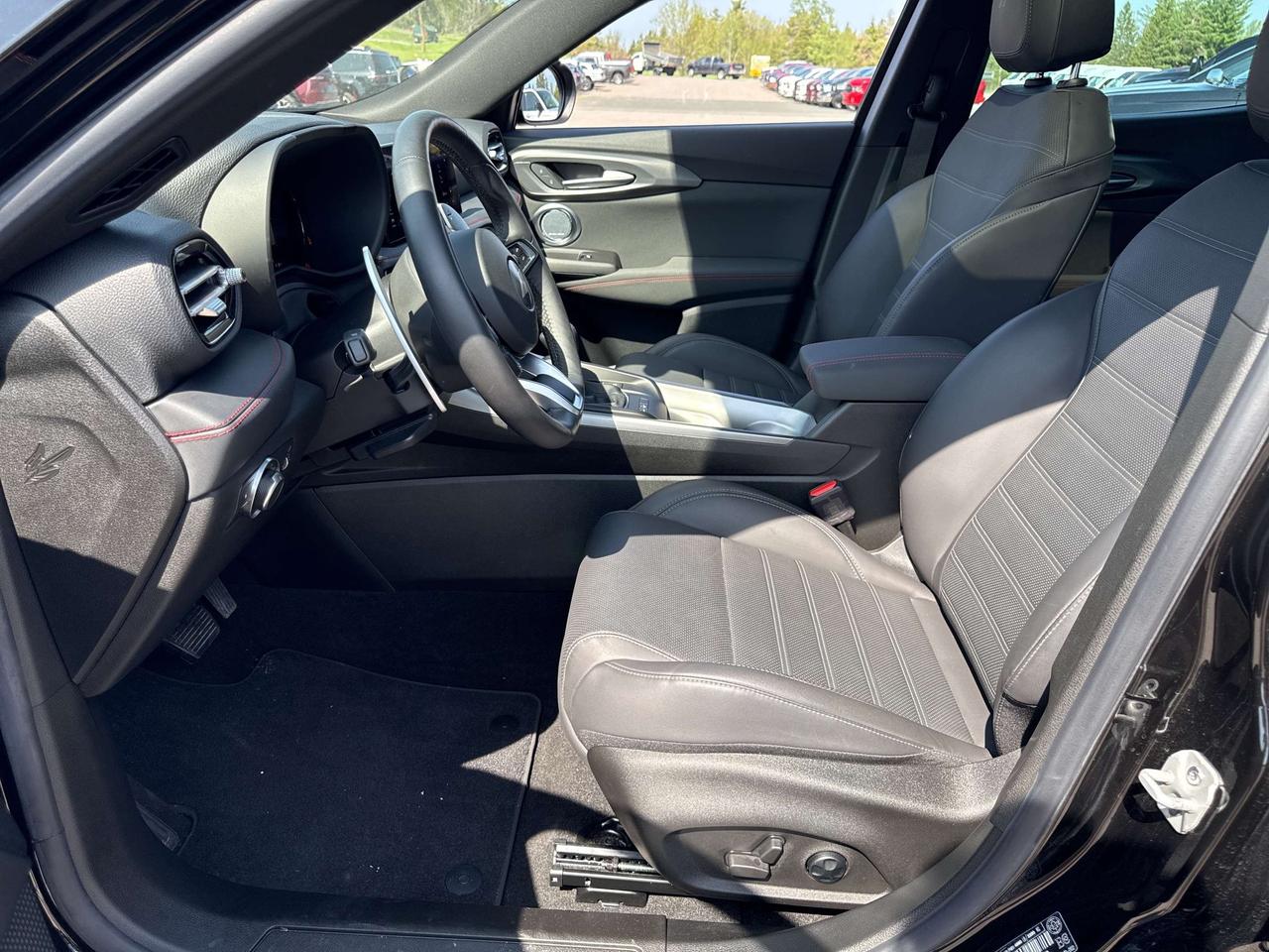 2024 Dodge Hornet R/T Plus PHEV - htd/vented seats - highway assist Photo