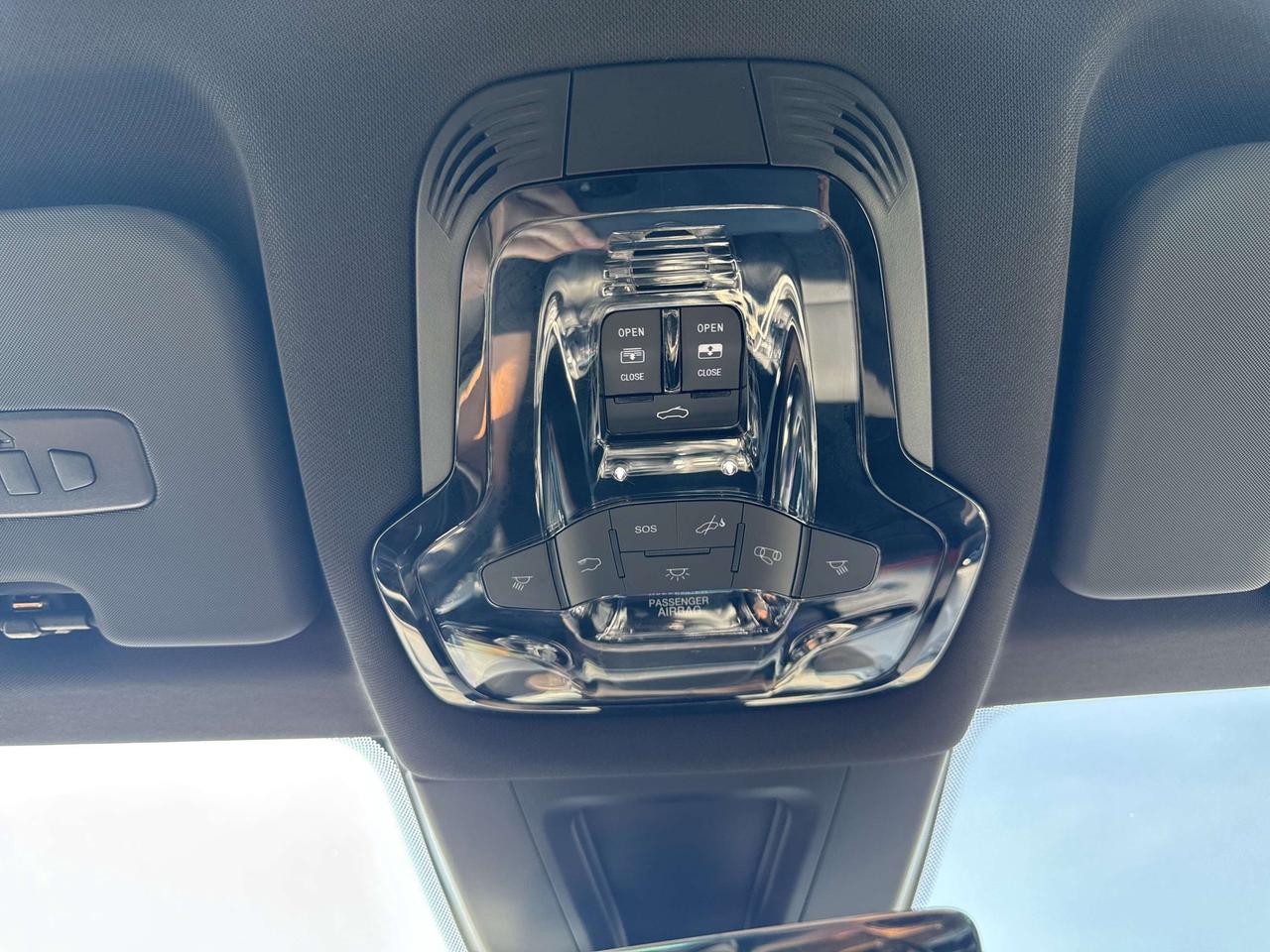 2024 Dodge Hornet R/T Plus PHEV - htd/vented seats - highway assist Photo