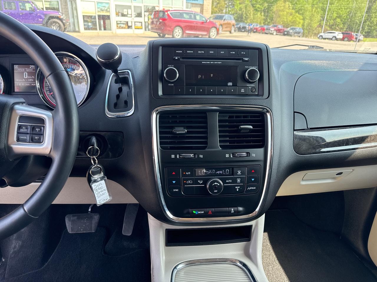 2014 Dodge Grand Caravan Crew Photo4