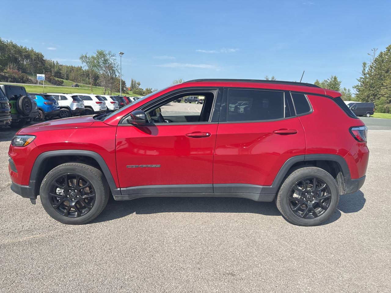 2025 Jeep Compass Altitude - htd leather seats - adaptive cruise Photo