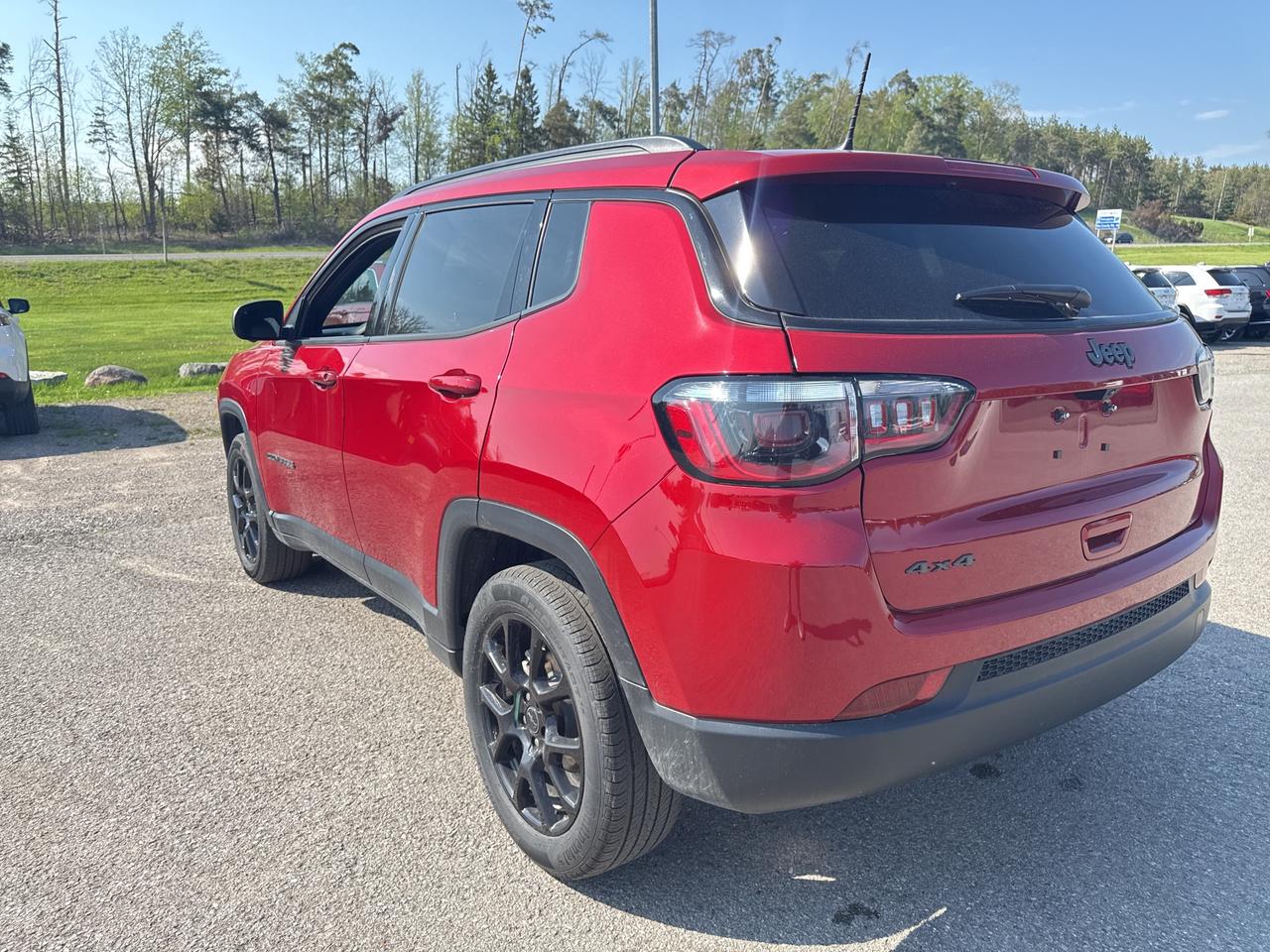 2025 Jeep Compass Altitude - htd leather seats - adaptive cruise Photo