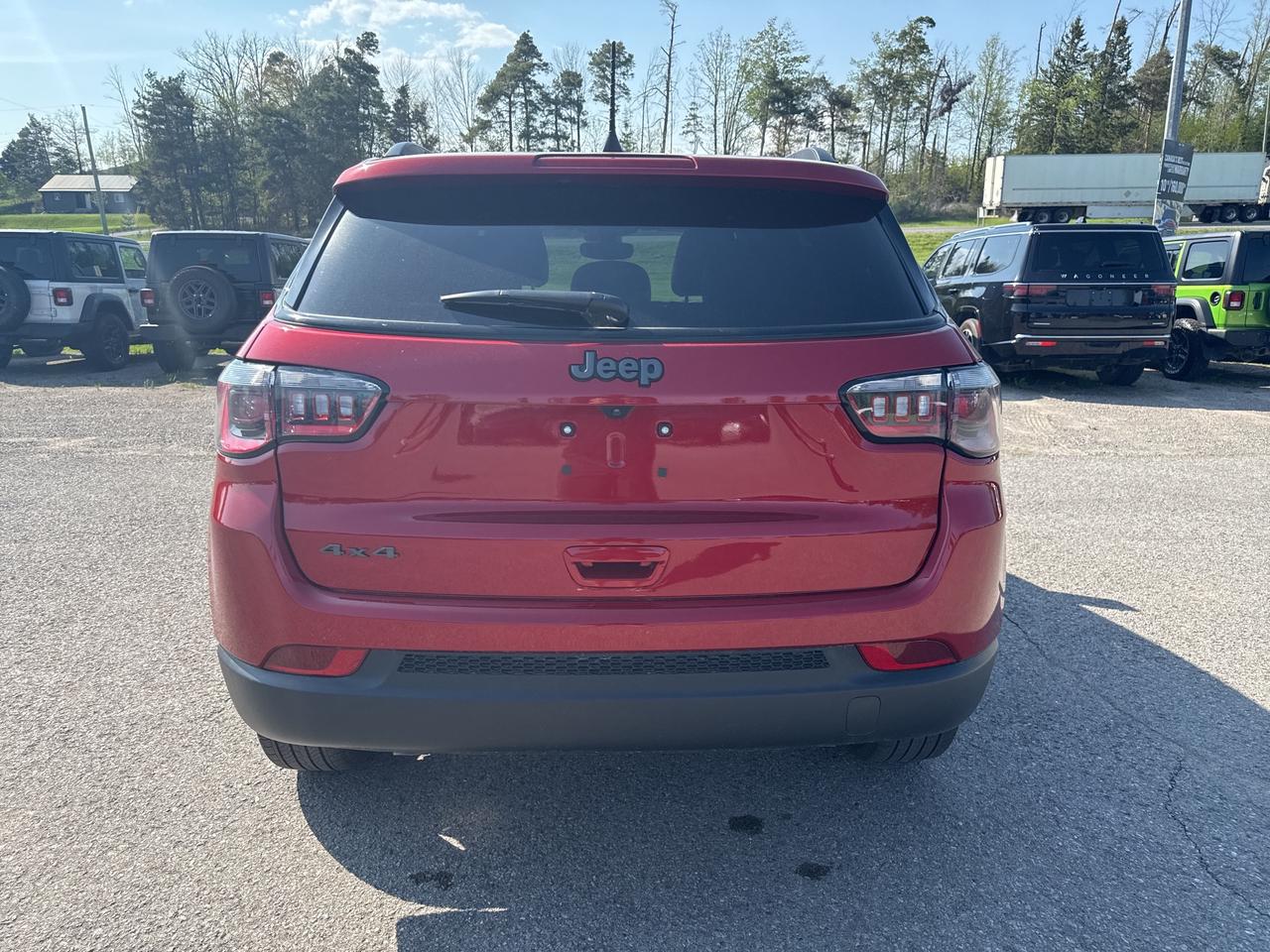 2025 Jeep Compass Altitude - htd leather seats - adaptive cruise Photo