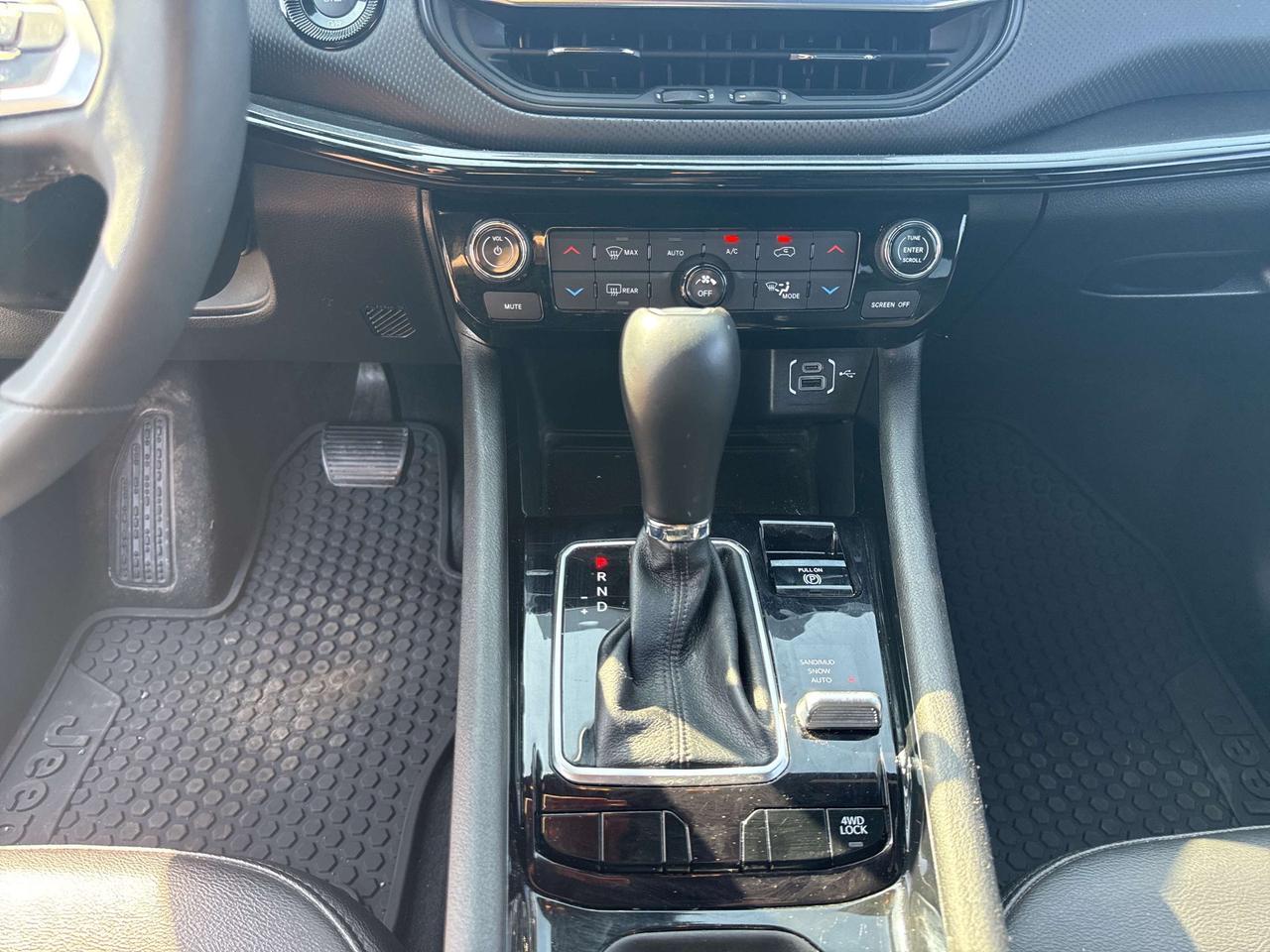 2025 Jeep Compass Altitude - htd leather seats - adaptive cruise Photo