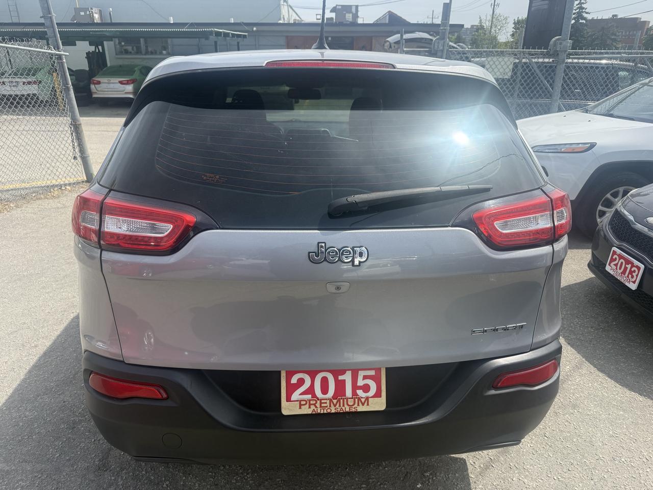 2015 Jeep Cherokee *** 3 YEAR WARRANTY INCLUDED *** Photo4