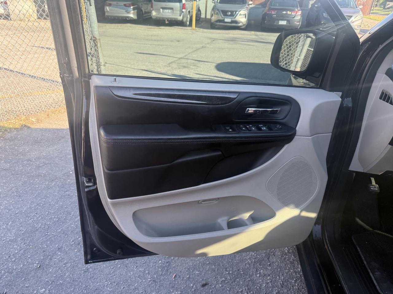 2016 Dodge Grand Caravan *** 3 YEAR WARRANTY INCLUDED *** Photo