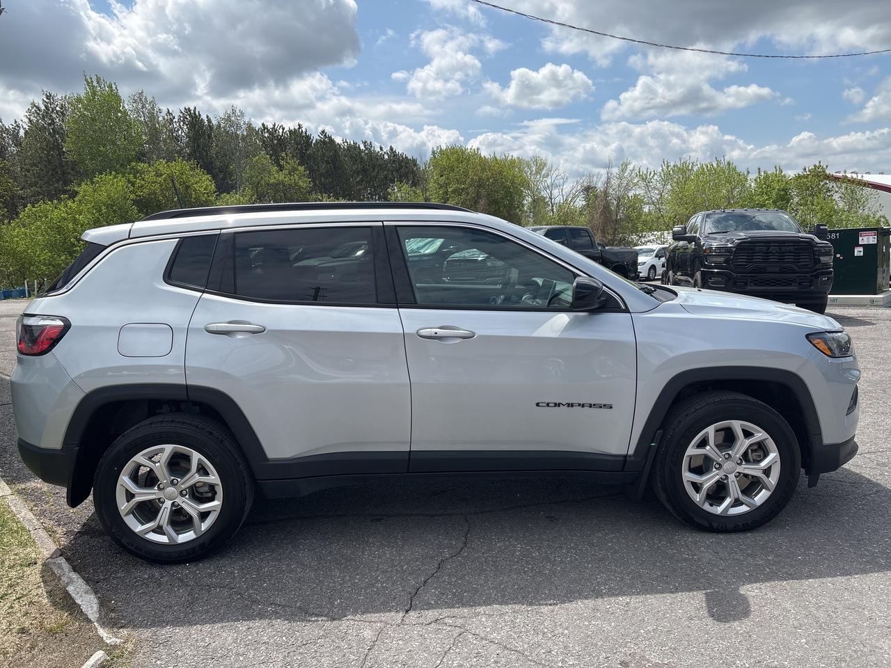 2024 Jeep Compass NORTH Photo