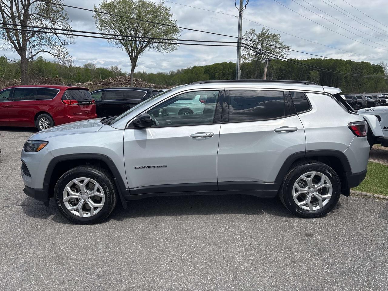 2024 Jeep Compass NORTH Photo3