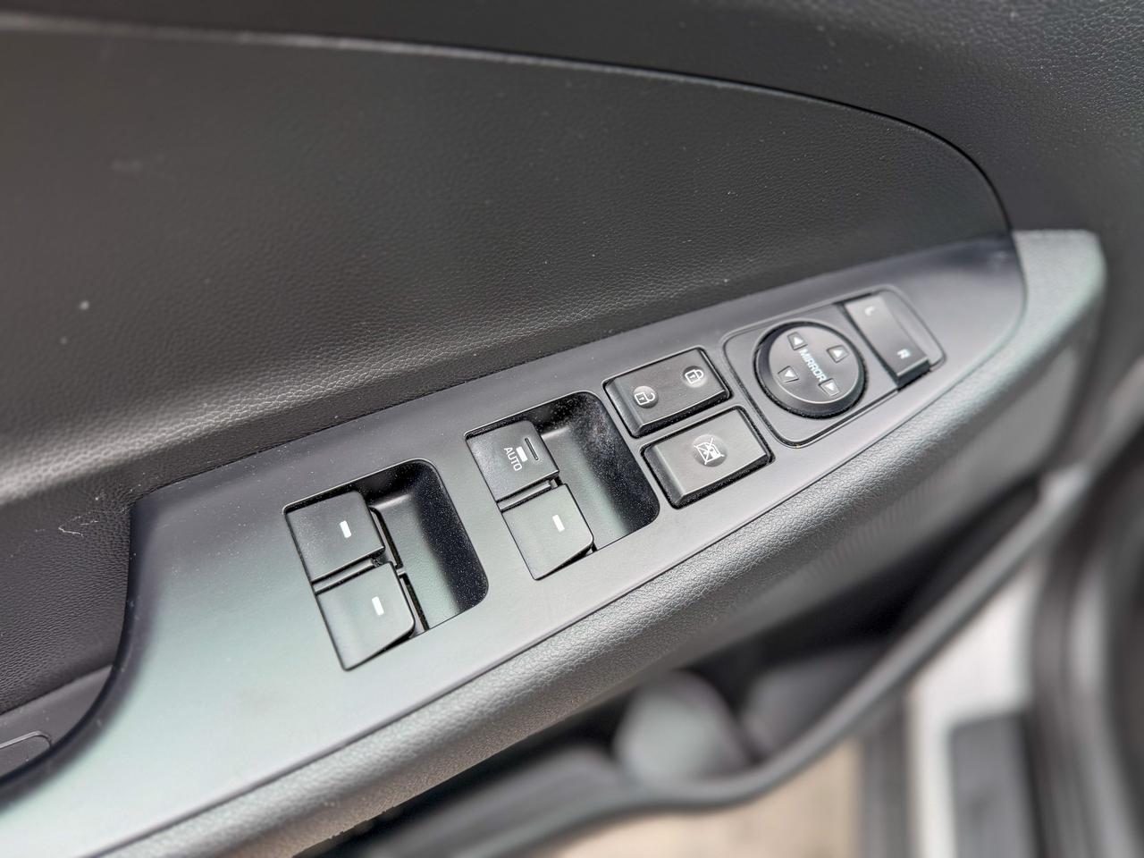 2017 Hyundai Tucson Premium/AWD/LOW KM/BSM/CAMERA/2.0L/HEATED SEATS Photo