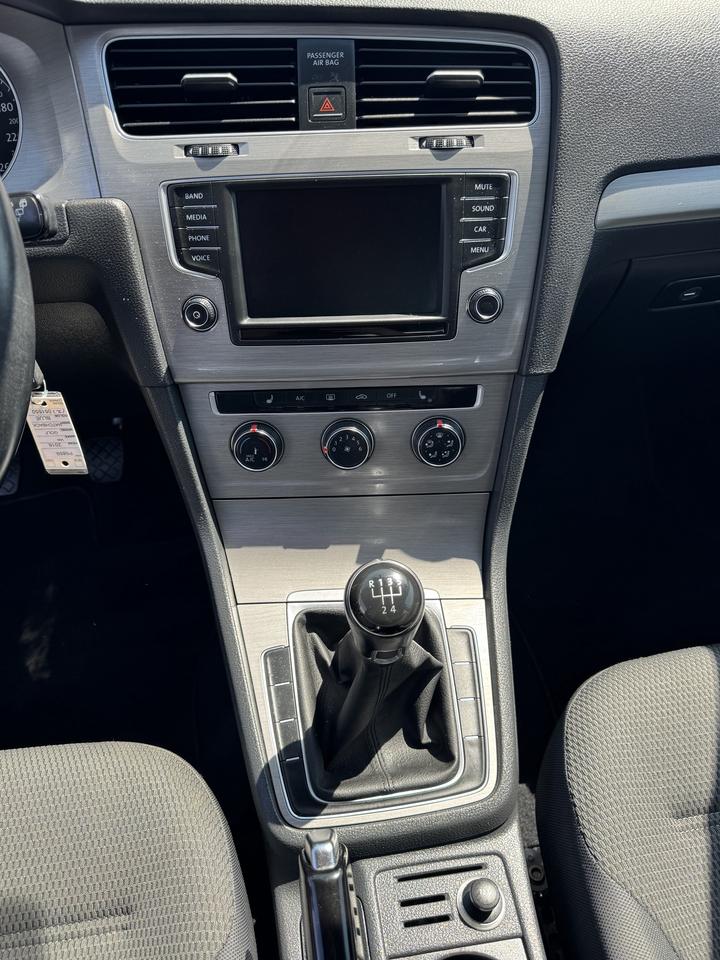 2016 Volkswagen Golf Hatchback Manual 1.8 TSI Photo