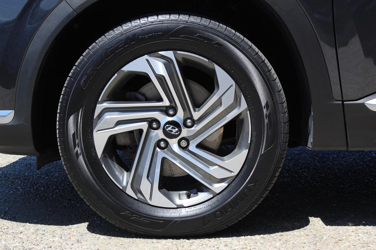 2023 Hyundai Santa Fe Preferred Photo